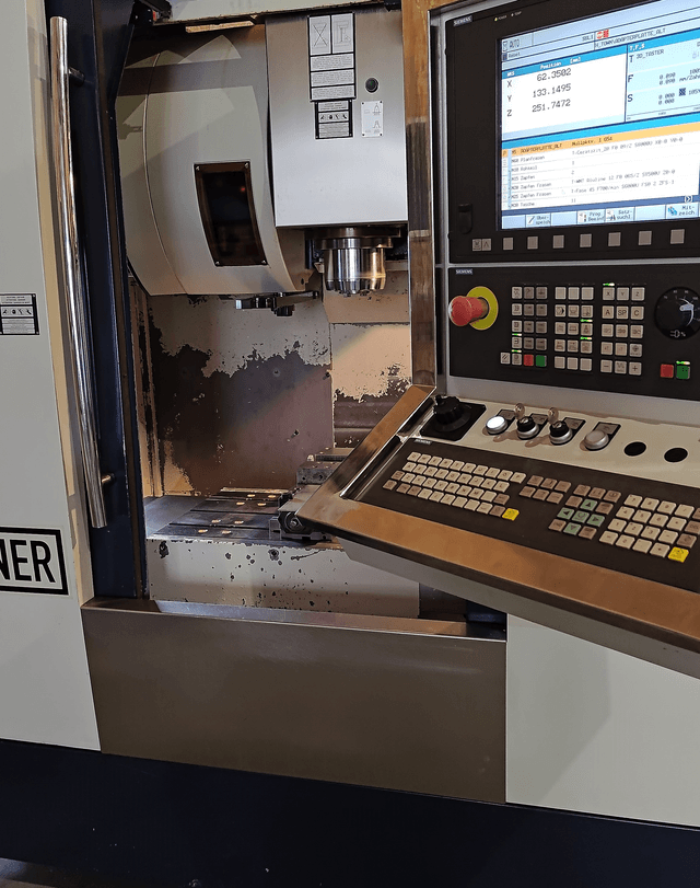 CNC-Fräsmaschine in Aktion